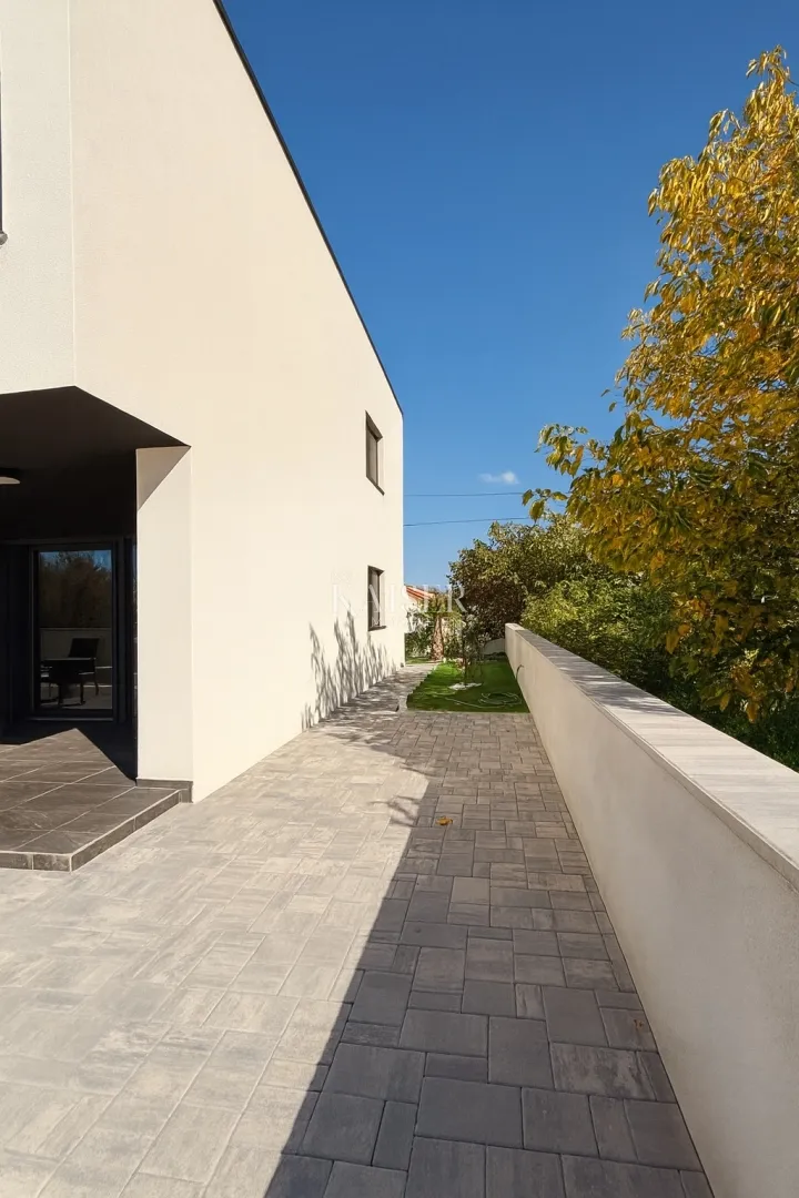 zadar – privlaka | moderna kuća s bazenom - slika 5