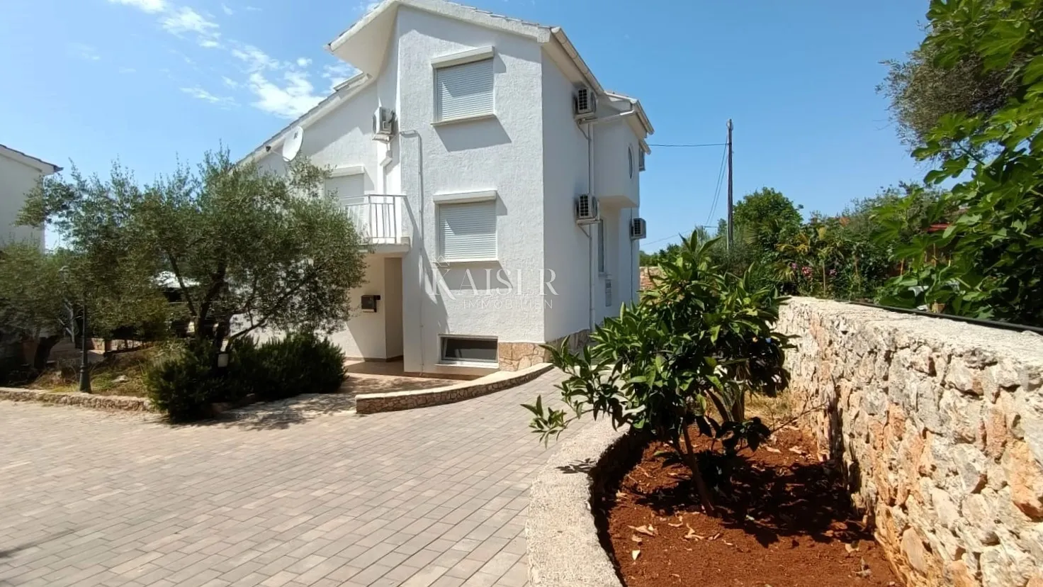 krk okolica- kuća 200m2 na mirnoj lokaciji s bazenom - slika 22