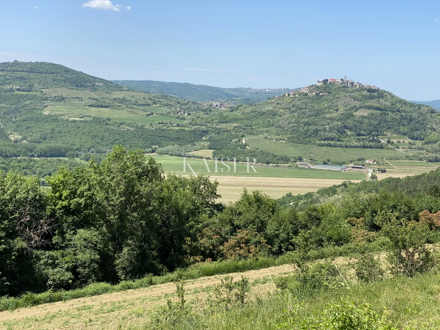 istra, motovun- zemljište s građevinskom dozvolom - slika 2