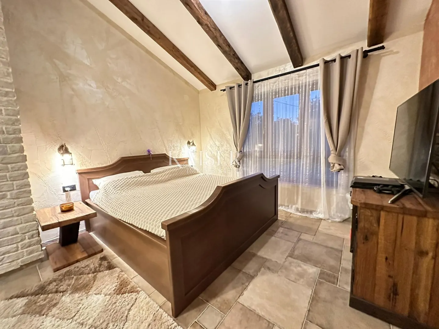 otok krk, okolica dobrinja - impresivna kamena kuća s bazenom, 220 m2 - slika 4