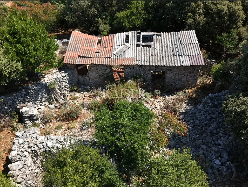 cres, plat - kameni objekt na prostranom zemljištu - slika 2