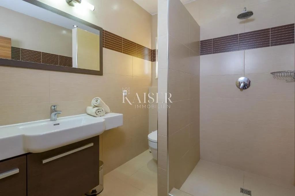 split, drvenik - luksuzna kamena vila, 8700 m2, prvi red do mora - slika 23