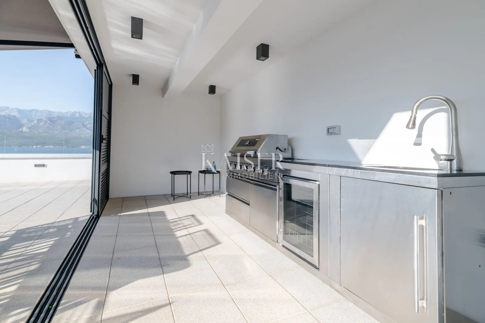 penthouse s očaravajućim pogledom na more i planine - slika 15