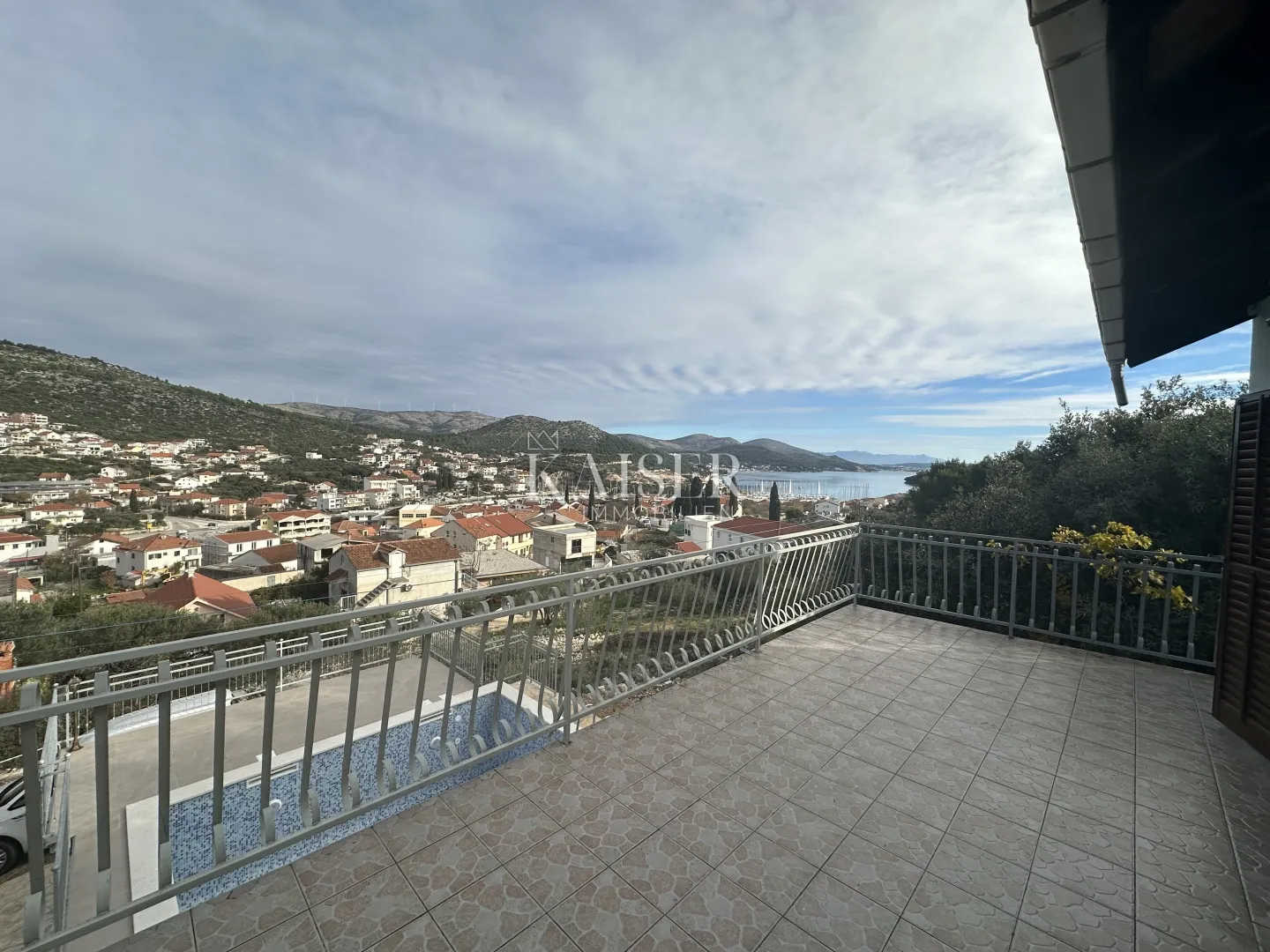 Trogir, Marina - Kuća 80 m2 s bazenom i pogledom na more
