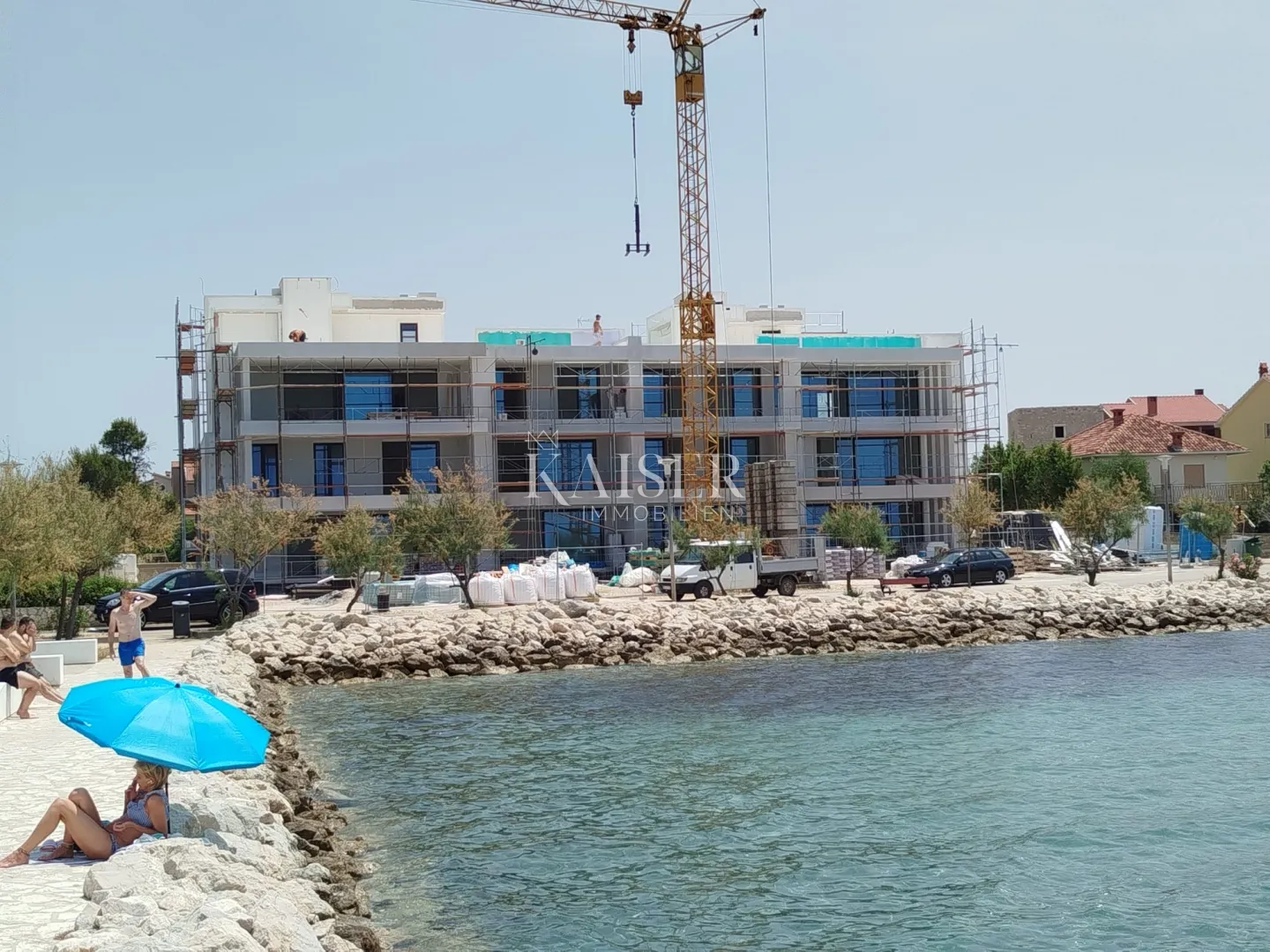 Zadar - Zaton: Prizemni apartman s privatnim bazenom i vrtom, prvi red do mora - Zaton, Nin
