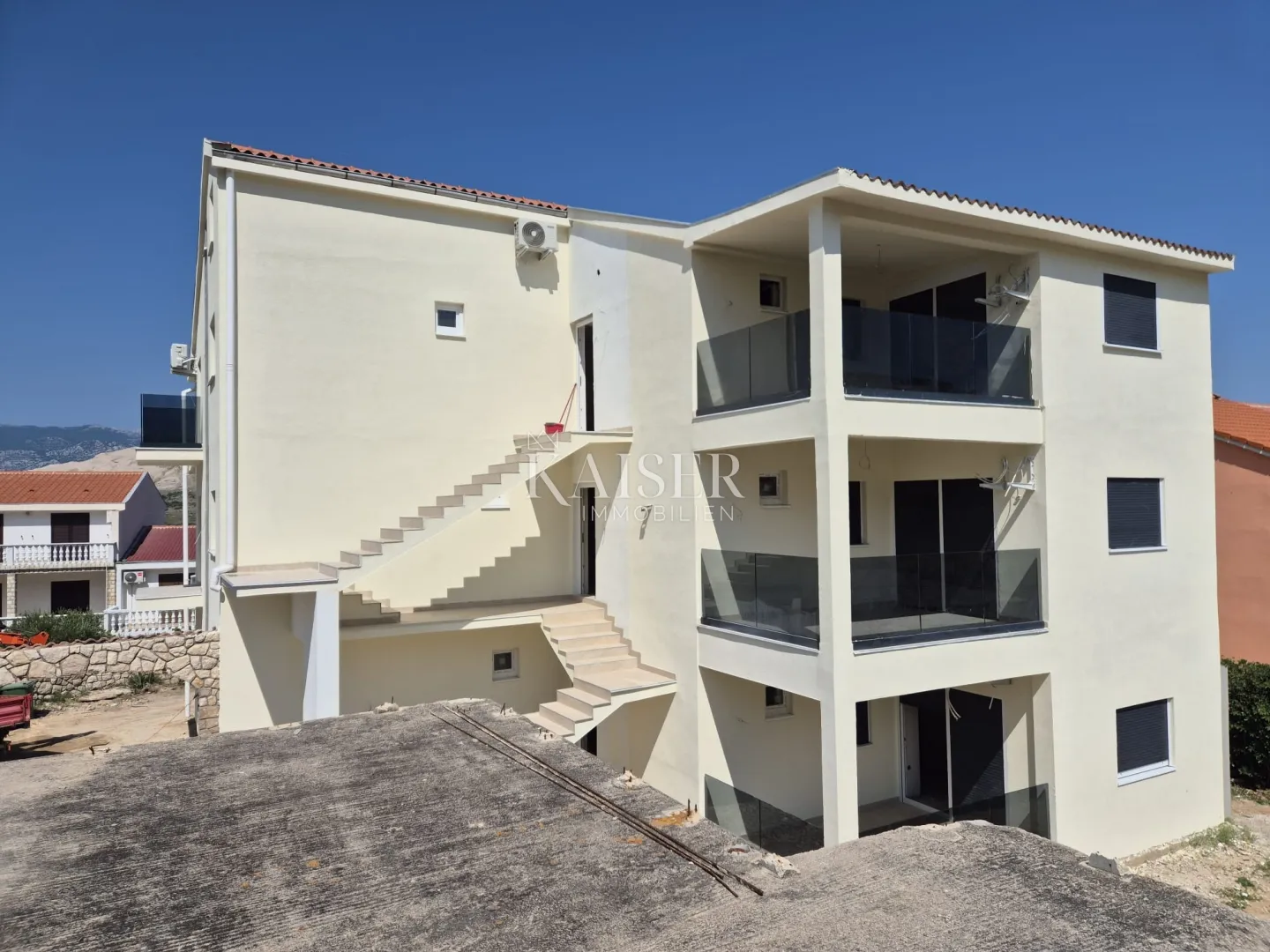pag - stan sa dva balkona pogled na more, 70 m od plaže - slika 14