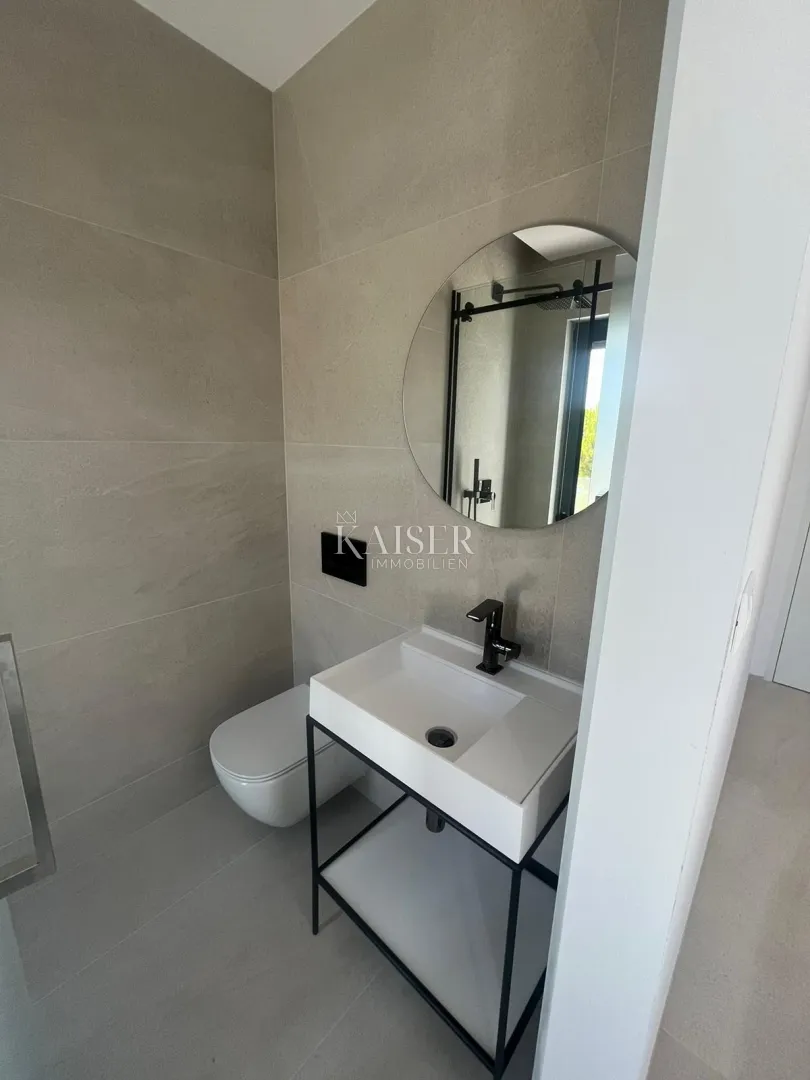 zadar, sukošan - luksuzan dvoetažni stan 218 m2, prvi red do mora - slika 11