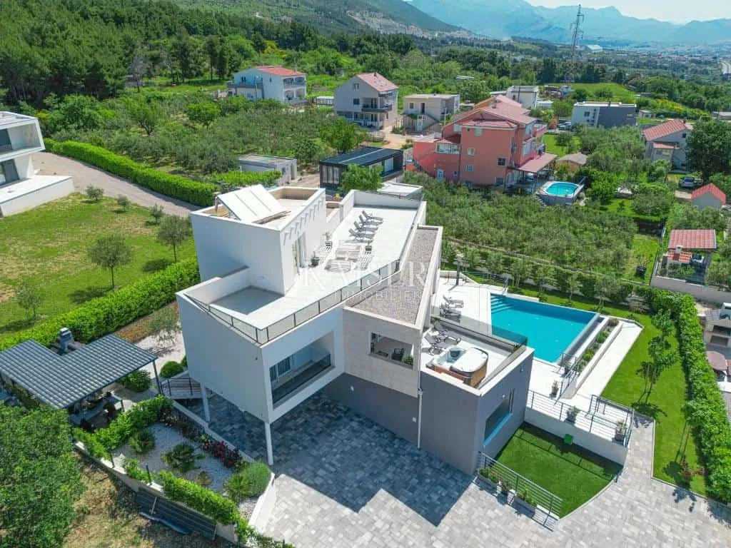 split - luksuzna vila s velikim bazenom - slika 8