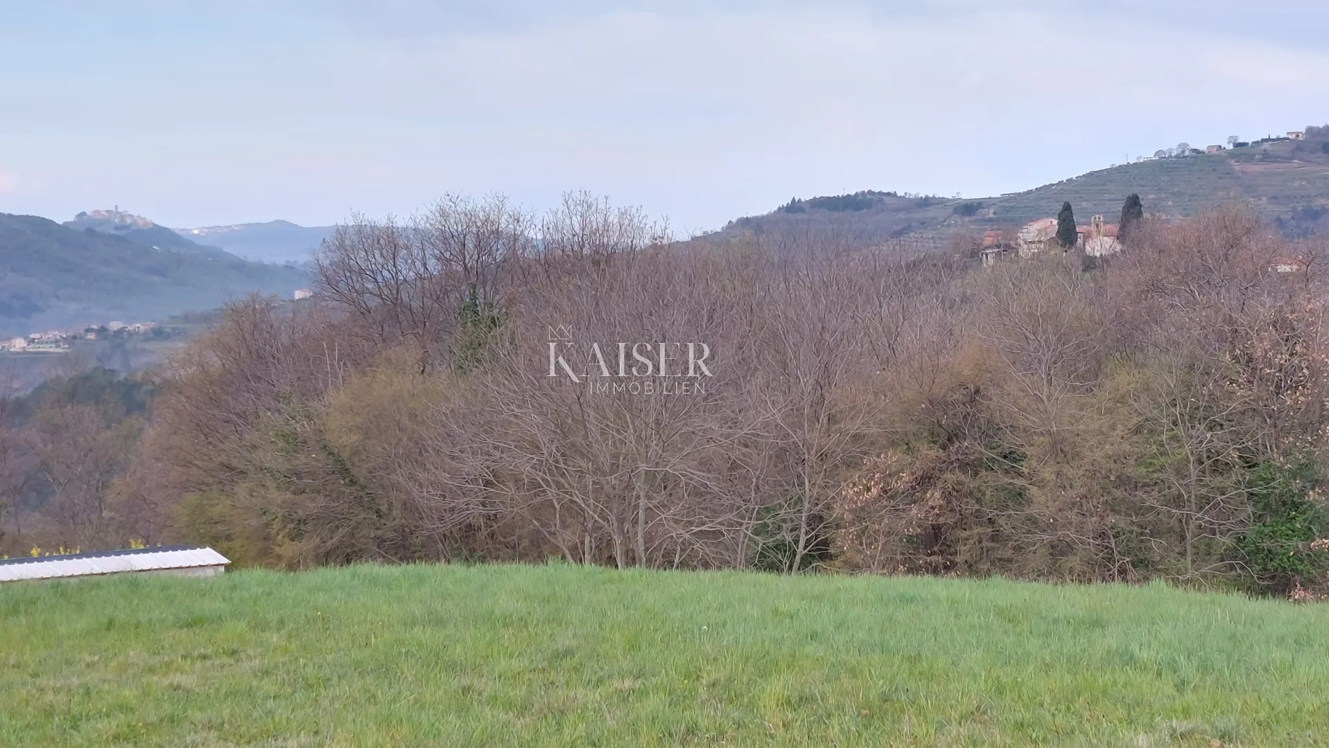 istra, motovun-poljoprivredno zemljište s pogledom na motovun - slika 4