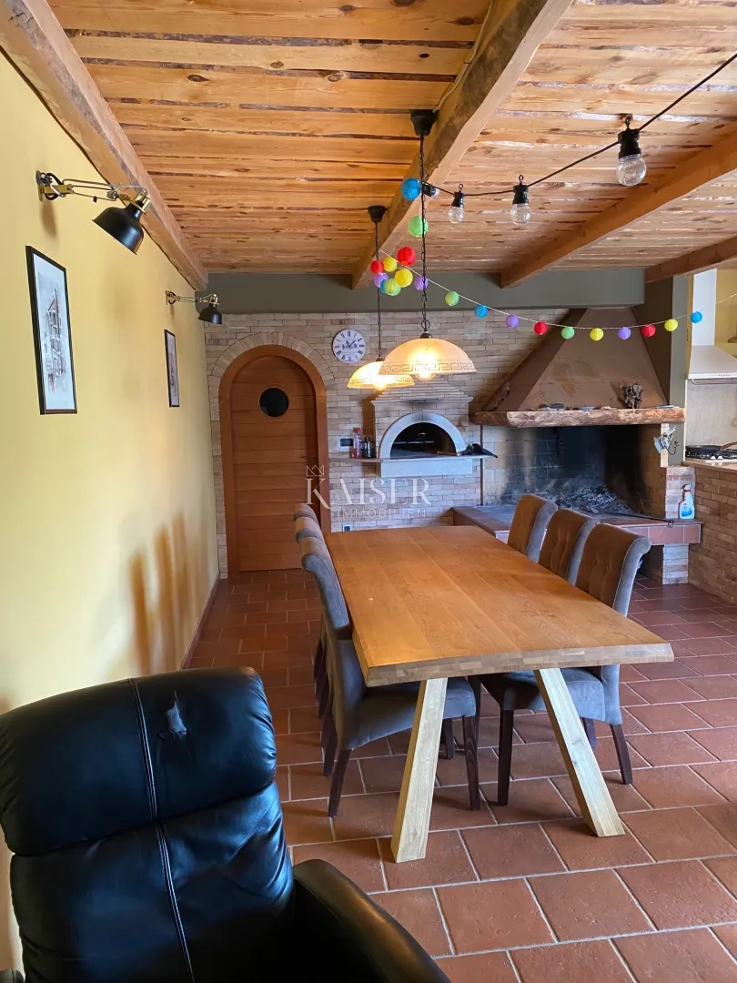 šibenik, brodarica - vila s bazenom i pogledom na more - slika 13