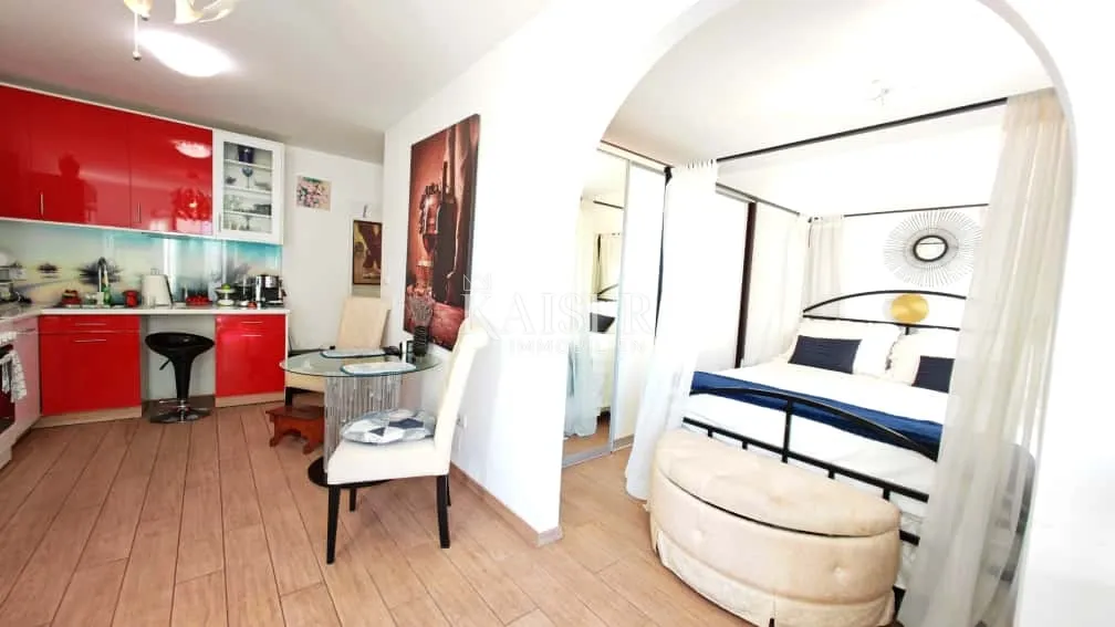 istra, pula- prostrani stan 156 m² s dvije velike terase - slika 20