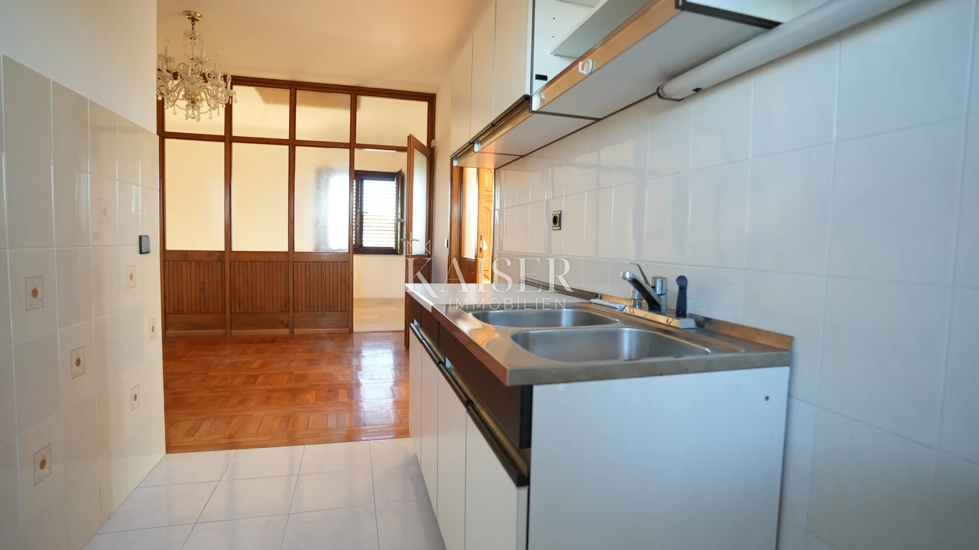 kuća sa dva stana 264m2 prvi red do mora - slika 40