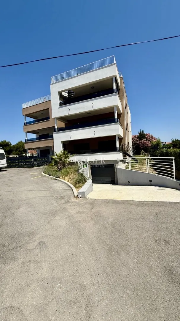 zadar–sukošan: stan s krovnom terasom, blizu plaže. - slika 28