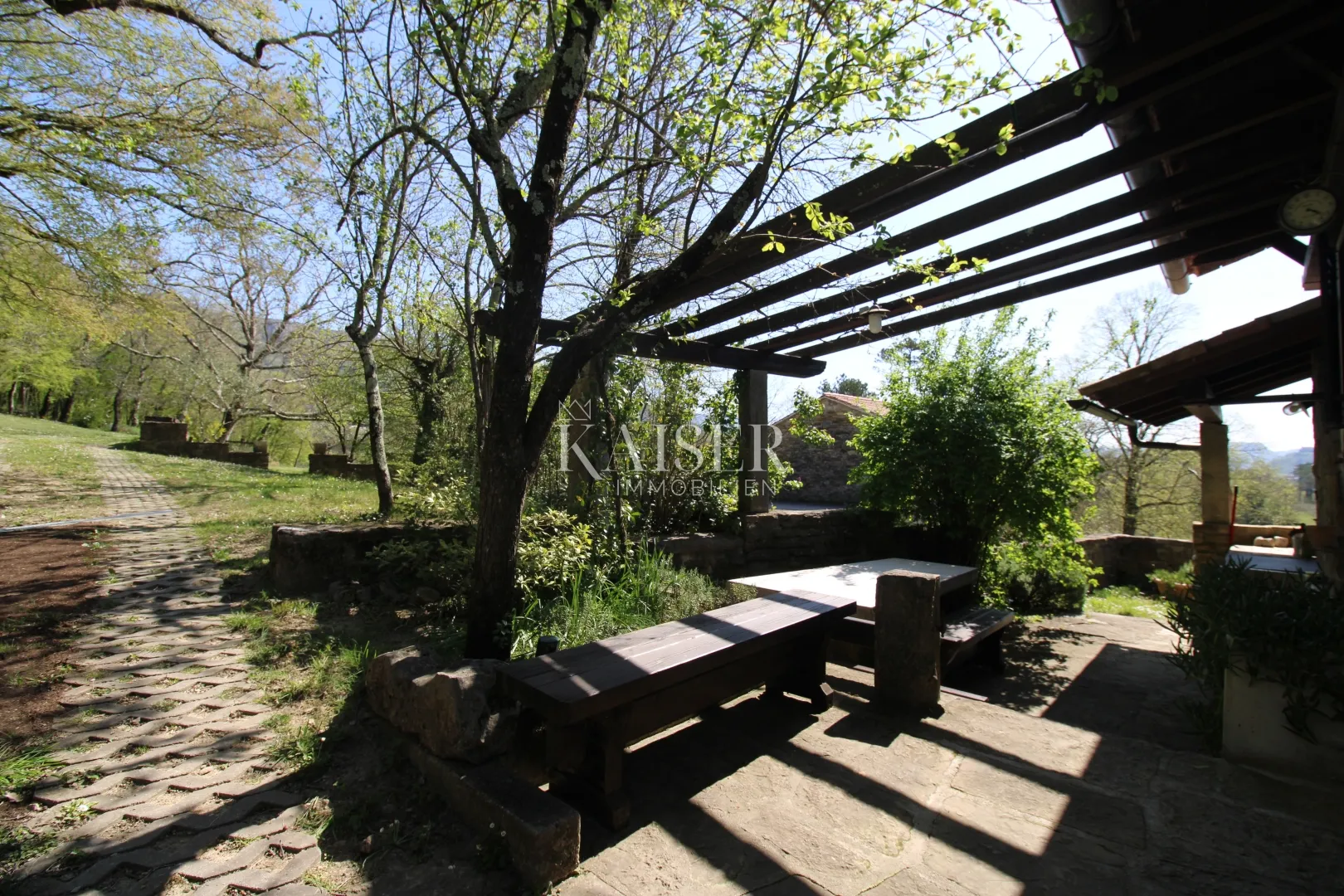 istra - buzet, kuća sa imanjem na 20000 m2 - slika 8