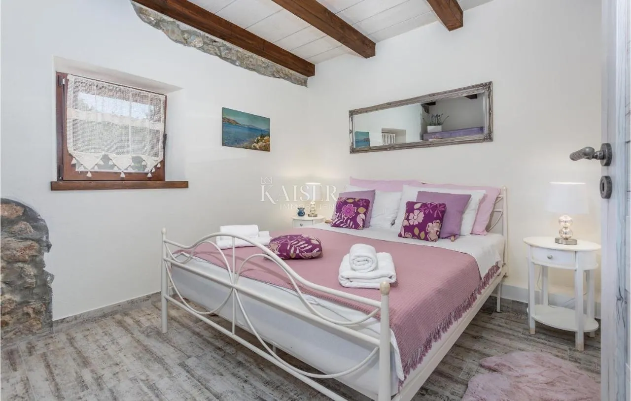 otok krk, okolica krka - adaptirana kamena kuća 80m2 - slika 10