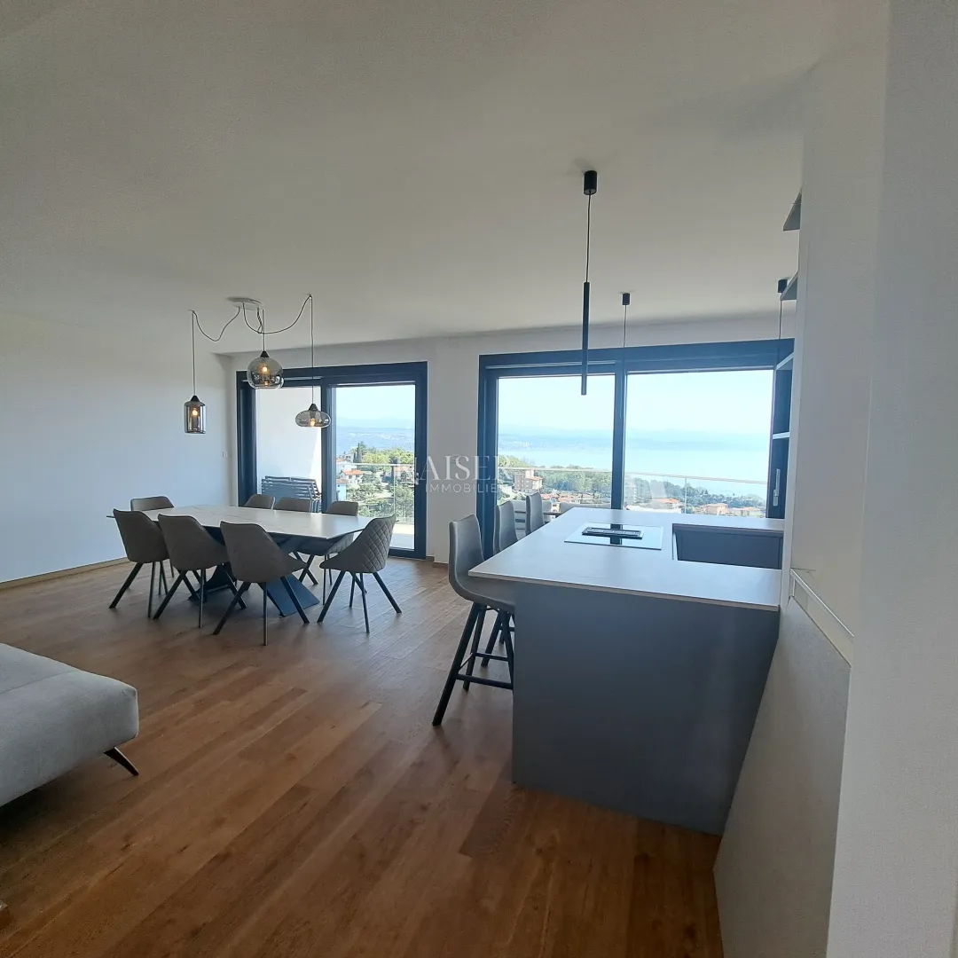 Opatijska riviera,dvoetažni stan s velikom terasom i otvorenim pogledom prema moru - Ika, Opatija