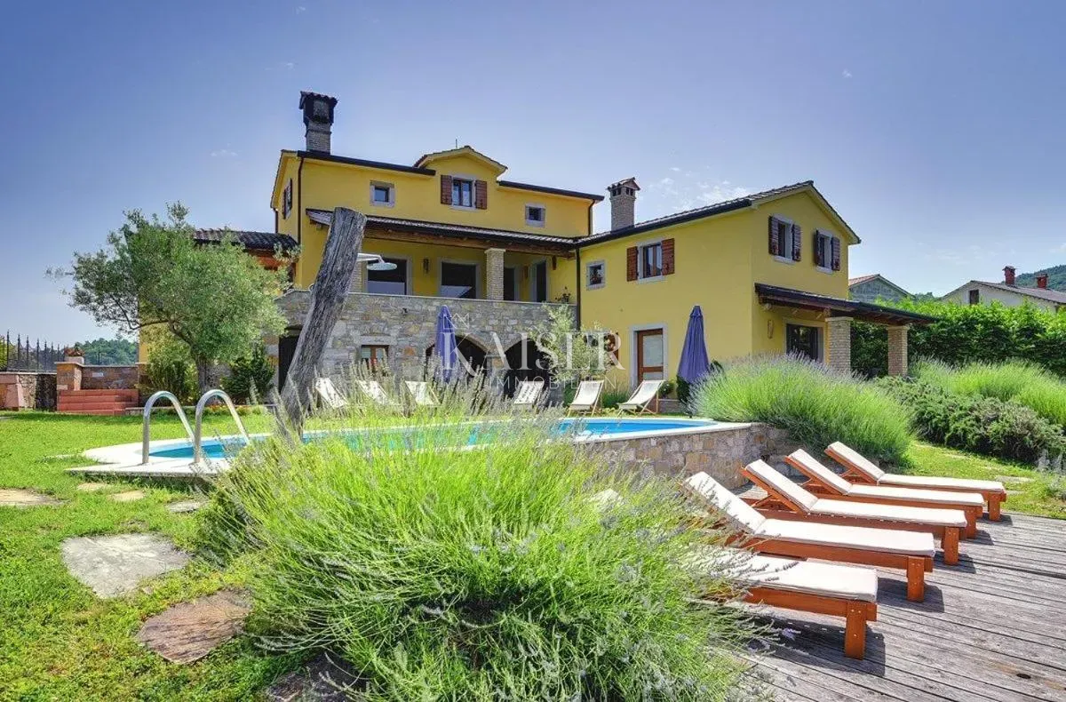 istra, pazin okolica - kuća 270m2 sa bazenom i prekrasnom okućnicom - slika 2