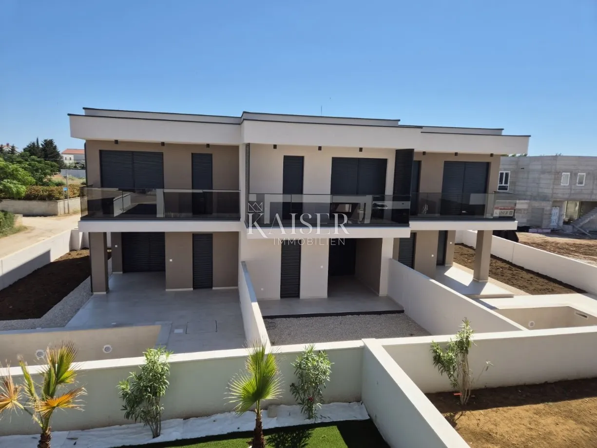 Vrsi, Mulo – Apartmani u novogradnji sa bazenom, odmah useljivi