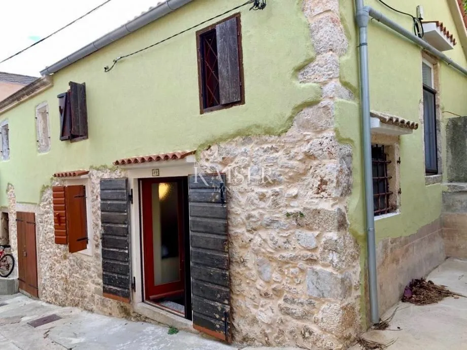 otok susak, kamena kuća 110 m² - slika 1