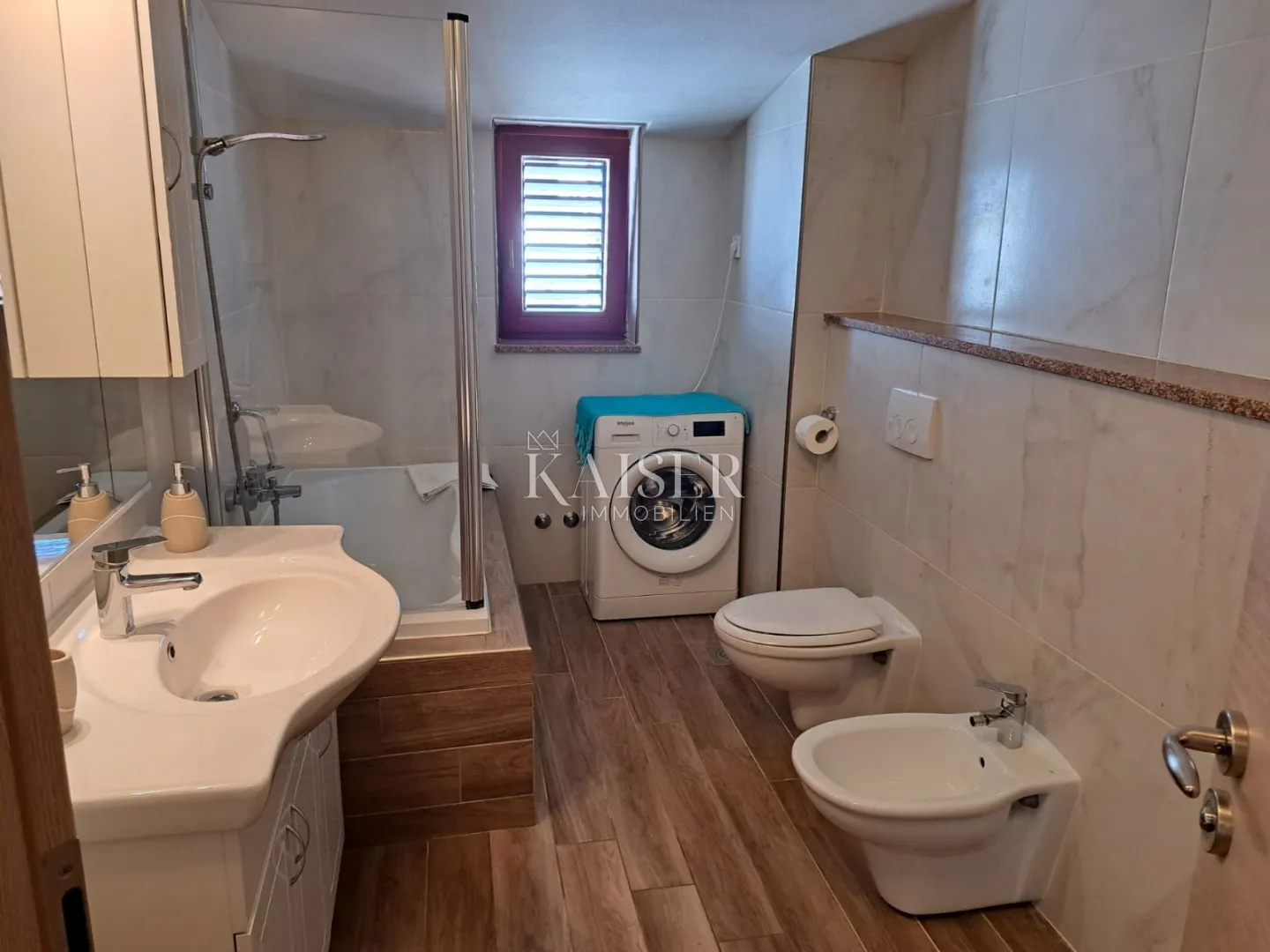 istra, medulin- apartmanska kuća 430m2 samo 200m od mora - slika 24