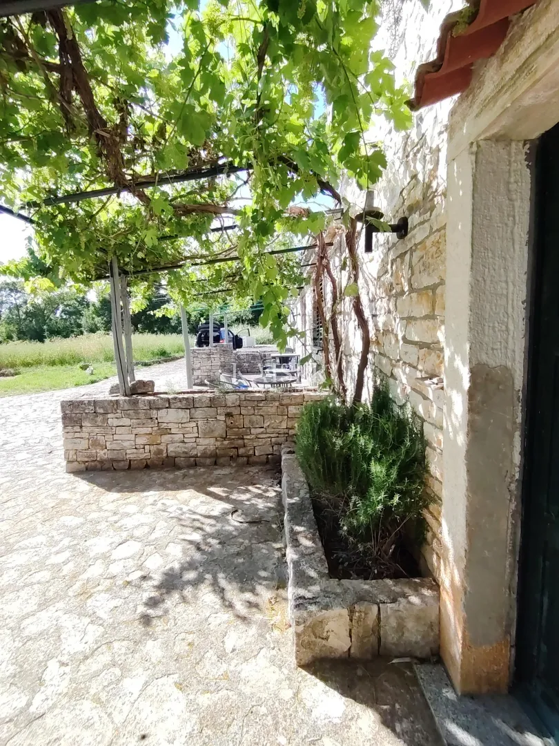 istra, smoljanci, renovirano imanje 190m2 - slika 11