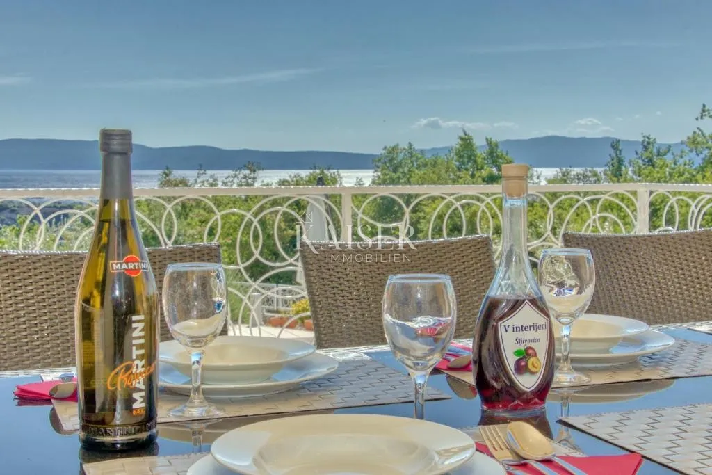 otok krk, omišalj- ekskluzivna kuća 260m2 pogled na more, bazen i privatnost - slika 12