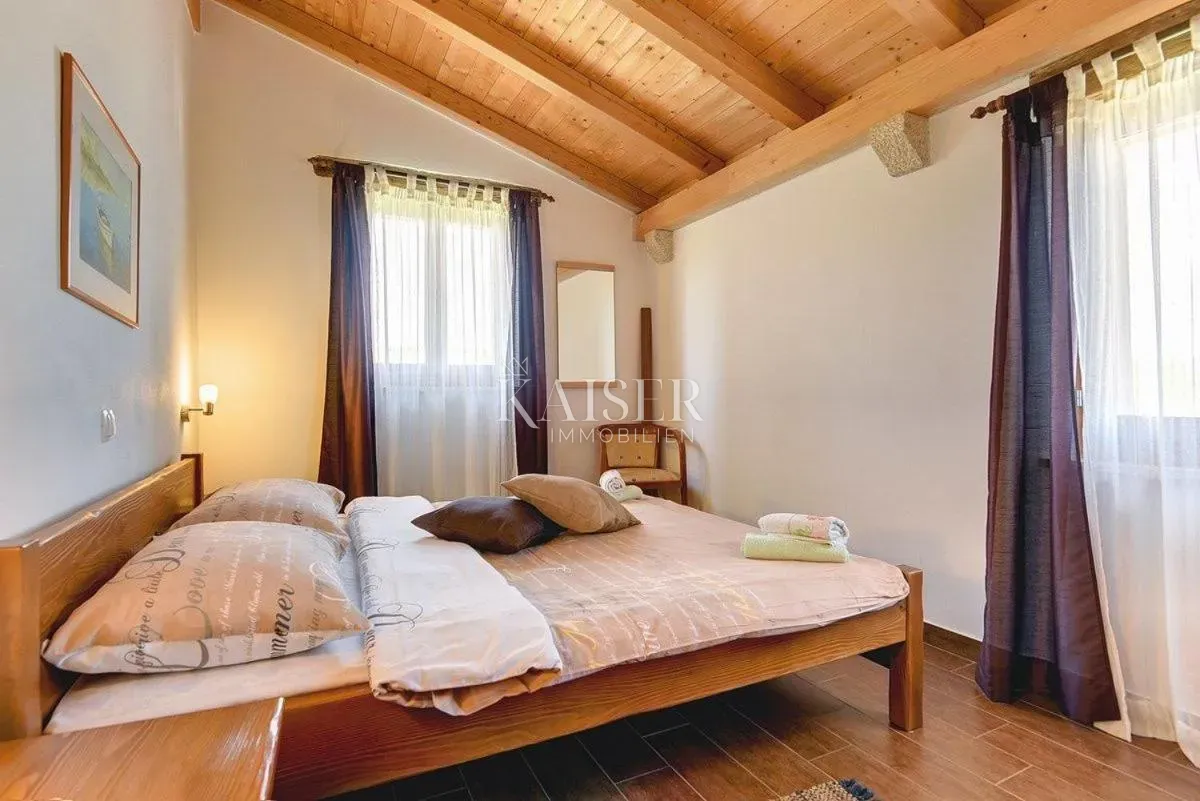 istra, pazin okolica - kuća 270m2 sa bazenom i prekrasnom okućnicom - slika 14