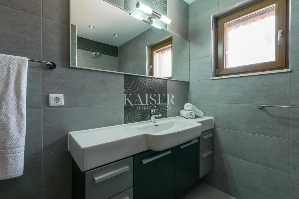 split, drvenik - luksuzna kamena vila, 8700 m2, prvi red do mora - slika 22