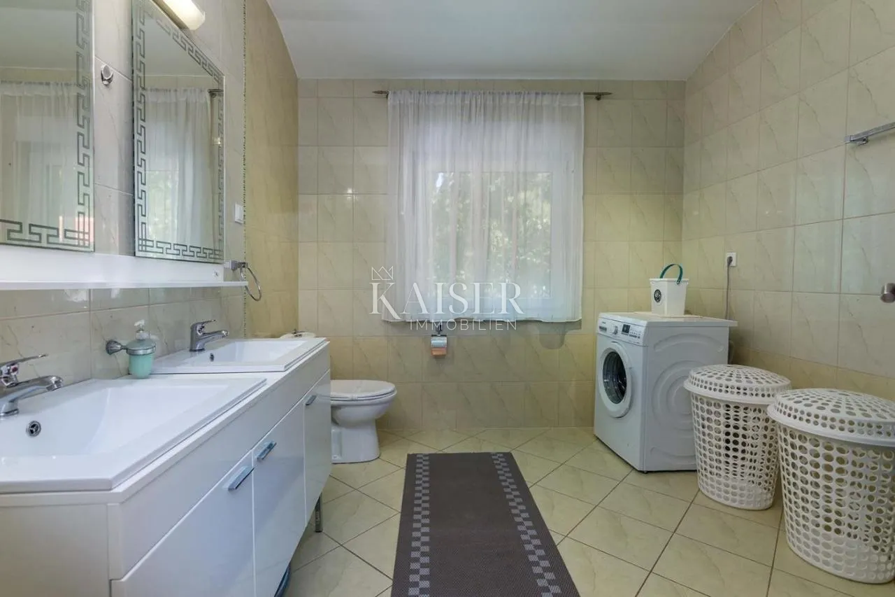 istra, pula- obiteljska kuća 250m² na atraktivnoj lokaciji s bazenom - slika 13