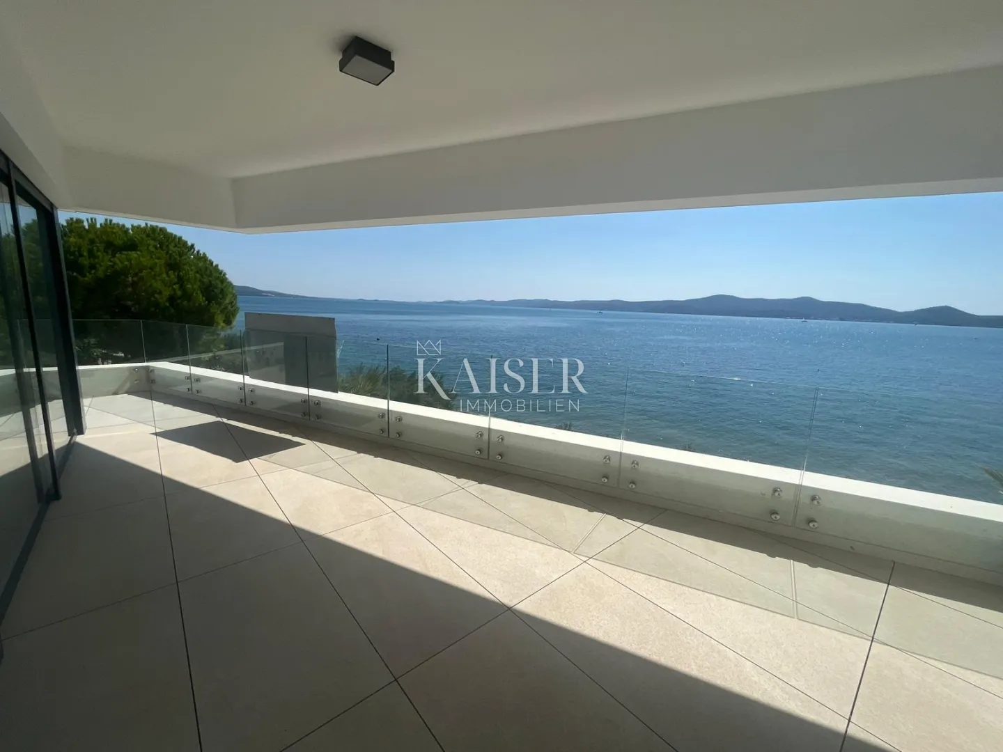 zadar, sukošan - luksuzan dvoetažni stan 218 m2, prvi red do mora - slika 4