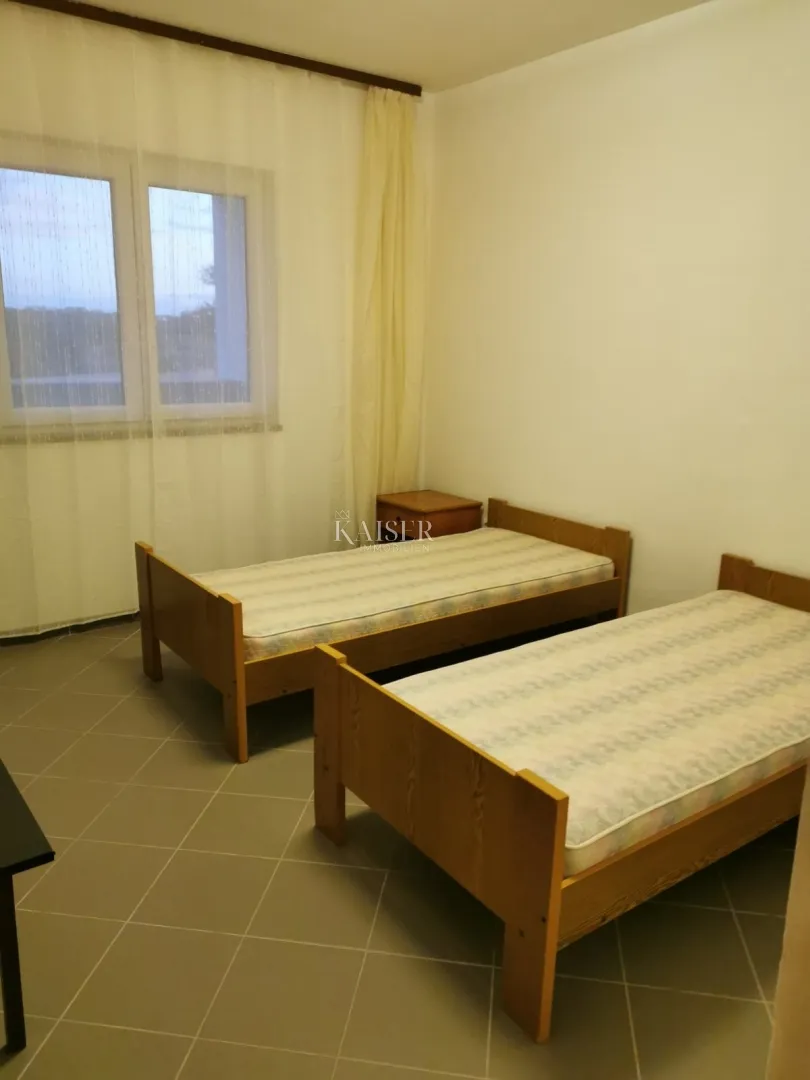 pula - kuća sa dva trosobna stana - slika 12