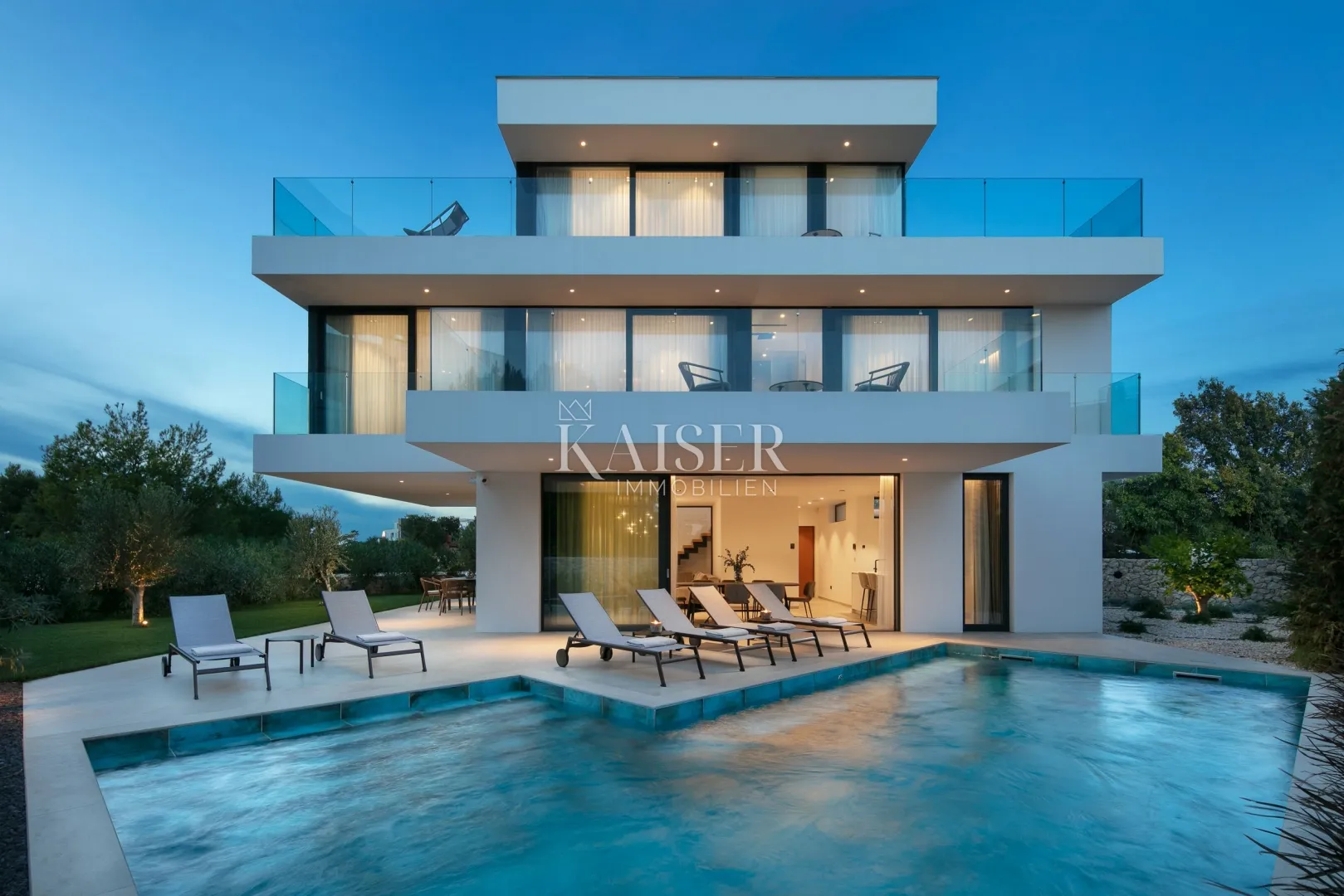 Zadar, Sukošan- Luksuzna vila 495 m2 prvi red do mora