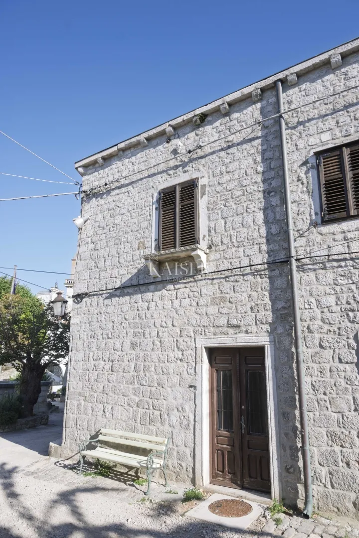 otok cres-lošinj, osor, troetažni stan 148 m2 - slika 2