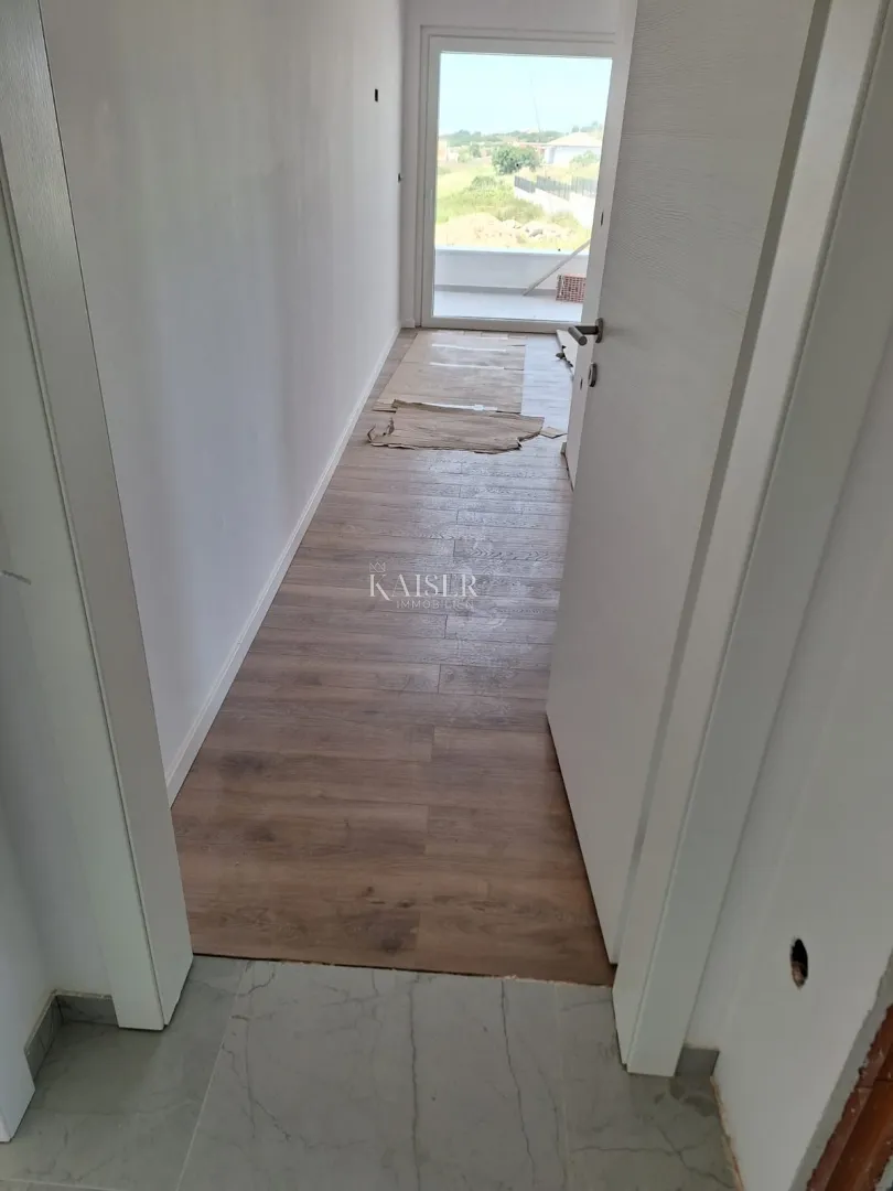 zadar , rtina - vila s bazenom i krovnom terasom - slika 13