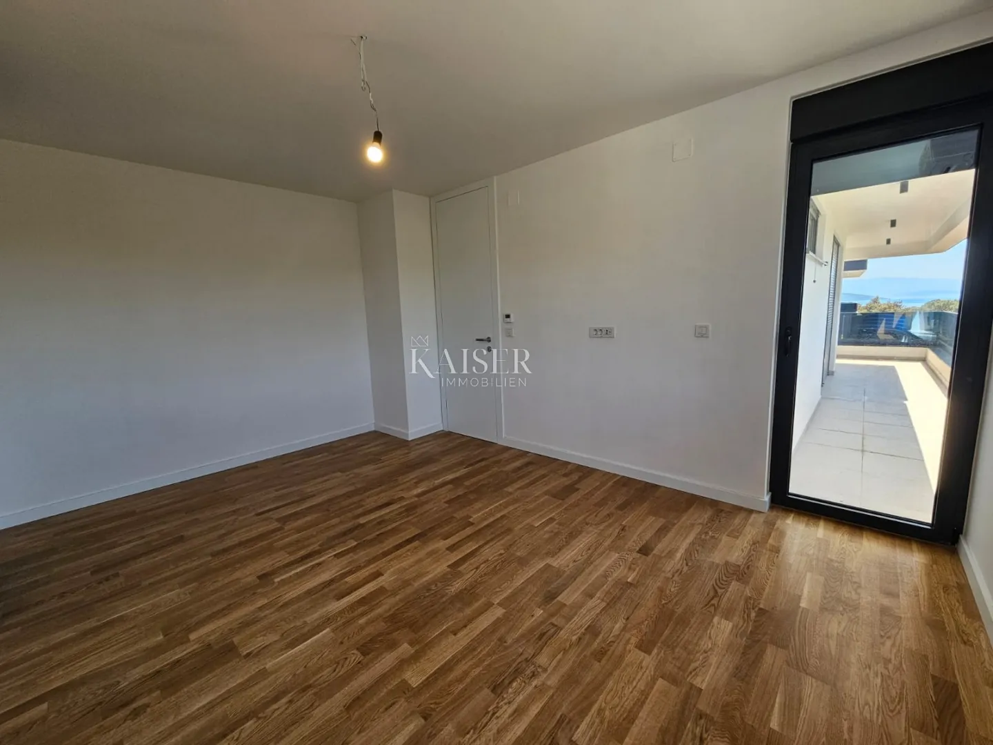 krk - dvoetažni stan 171 m2 sa krovnom terasom i bazenom - slika 15