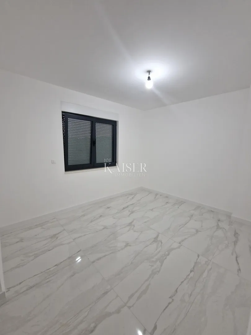 okrug gornji, čiovo - luksuzni penthouse s krovnom terasom i panoramskim pogledom na more - slika 19