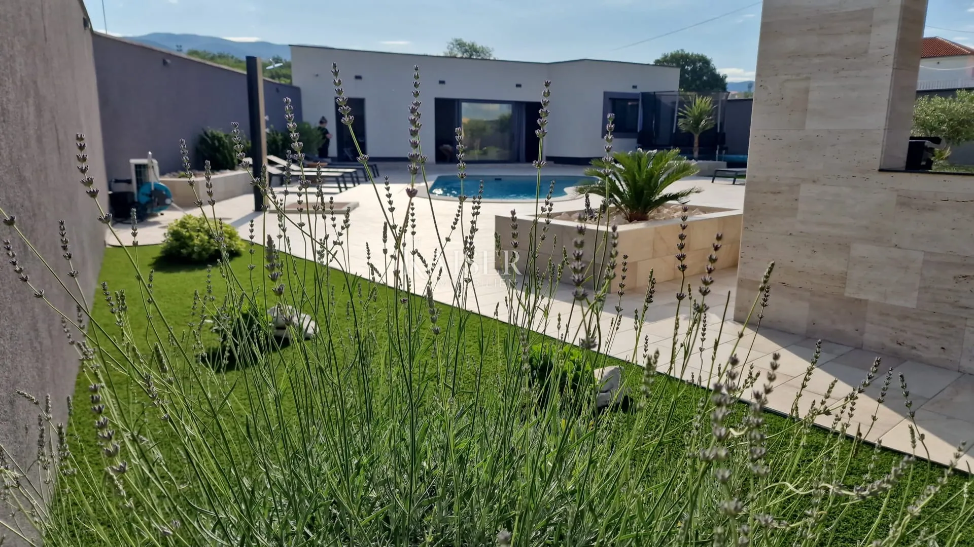novi vinodolski - villa sa bazenom 300m2 - slika 29