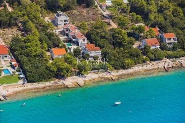 Građevinsko zemljište 2. red do mora u Petrčanima s pogledom na Ugljan - Petrčane, Zadar