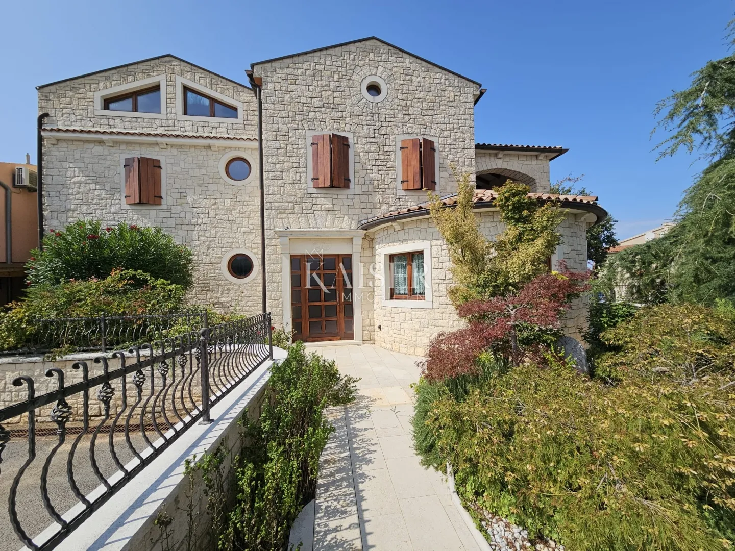 poreč, istra, ekskluzivna dvojna kamena vila sa bazenom - slika 2