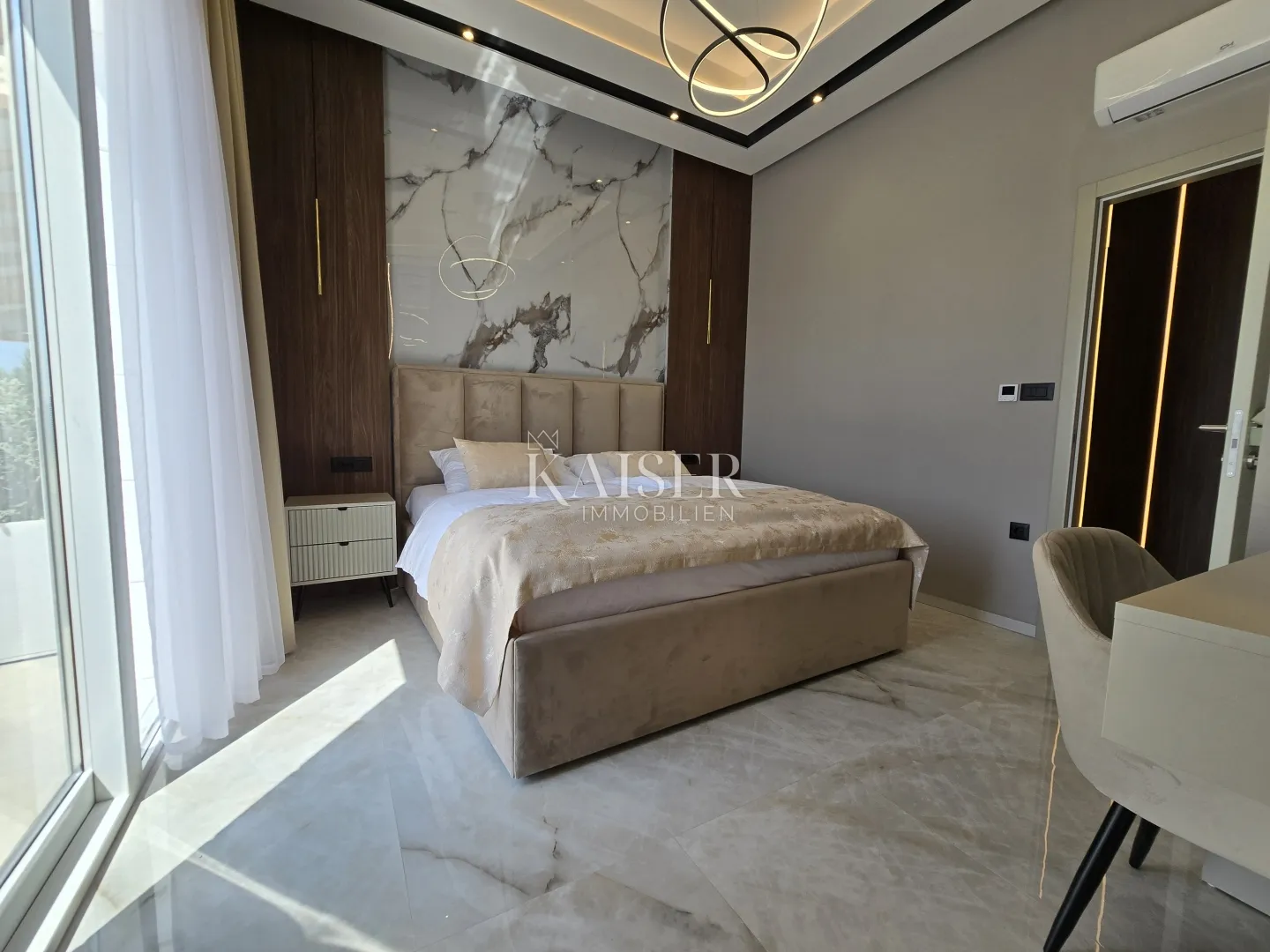 rogoznica- lukszuzna vila sa bazenom i teniskim terenom na 20000m2 - slika 53