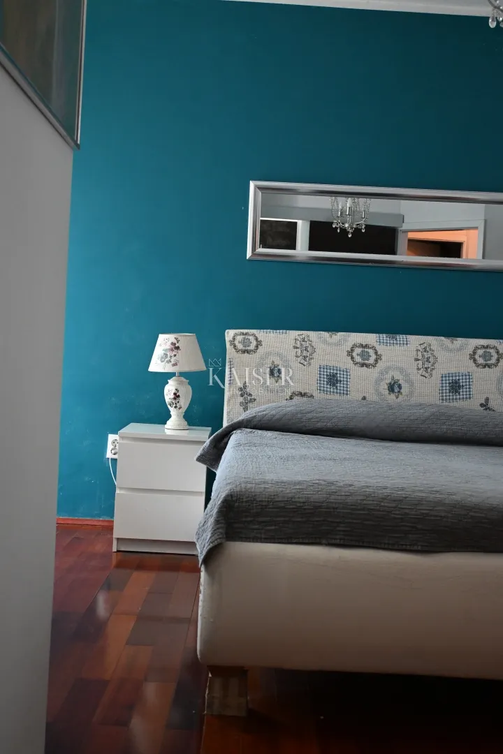 crikvenica - trosoban stan sa velikom okućnicom - slika 52