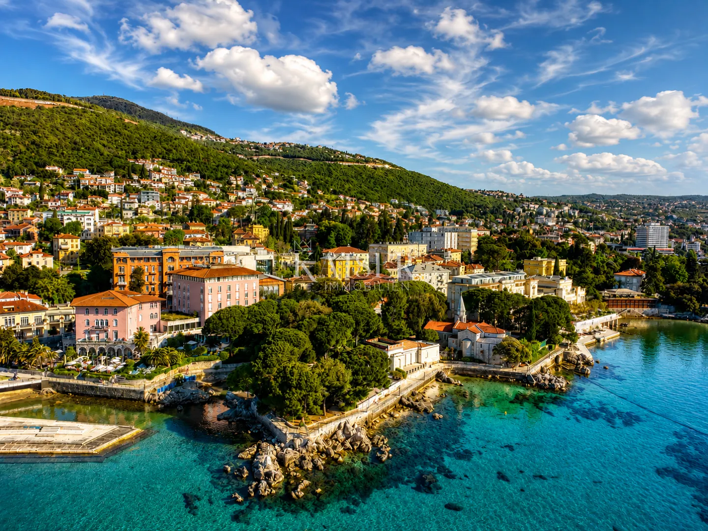 Opatija, centar – Ekskluzivan stan na posljednjem katu s panoramskim pogledom na more