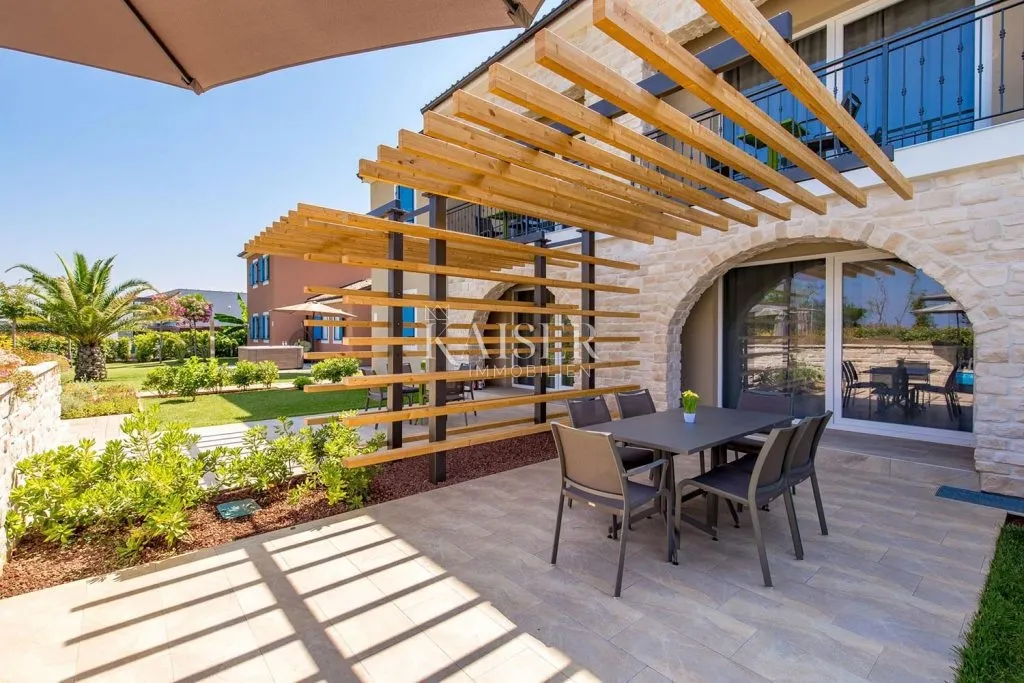 istra - poreč, ekskluzivna vila sa 6 apartmana blizu mora - slika 11