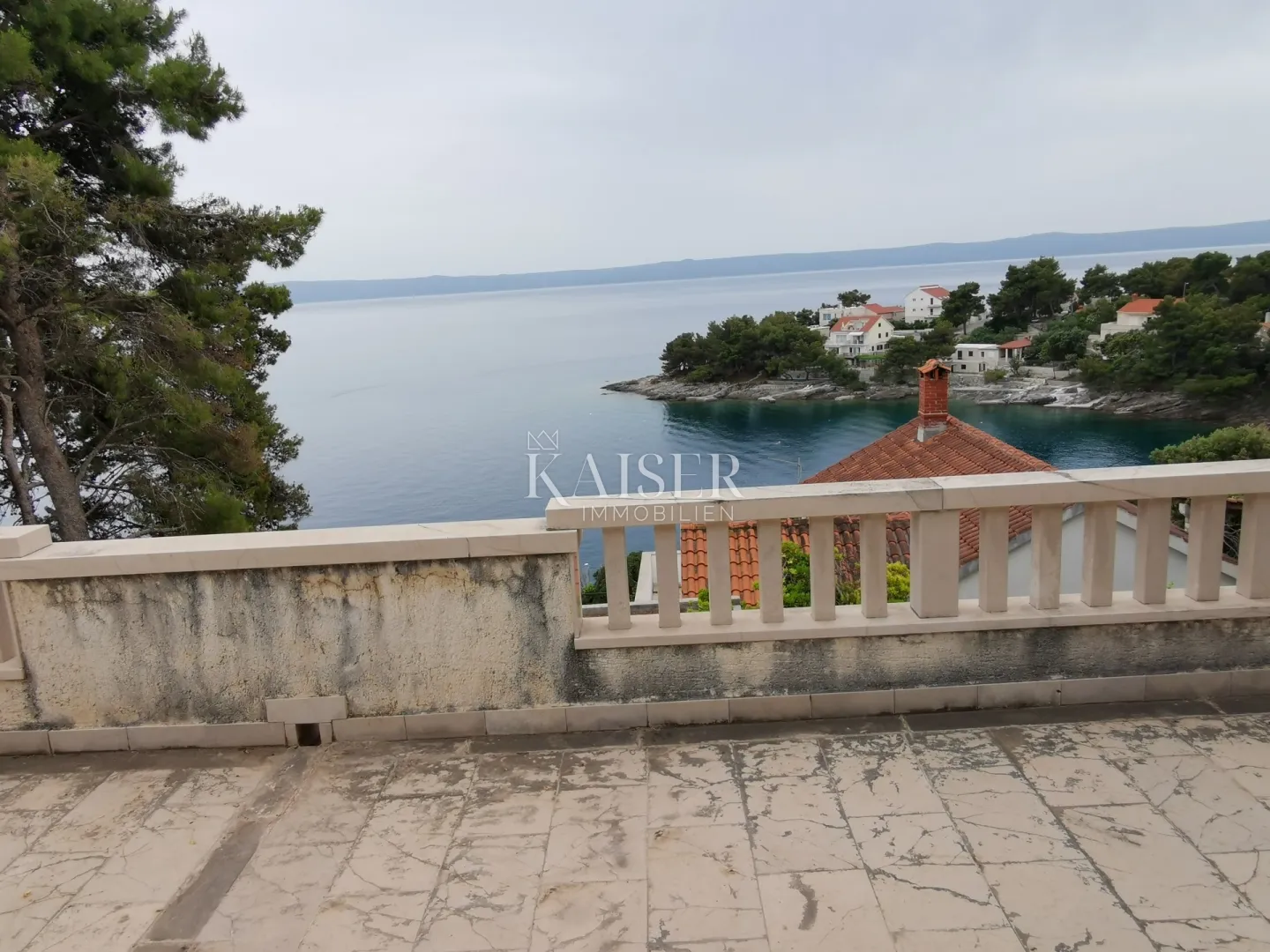 sumartin - puntinak , brač - kamena vila s raskošnom okućnicom ,te maslinikom u građevinskoj zoni i vezom za plovilo - slika 6