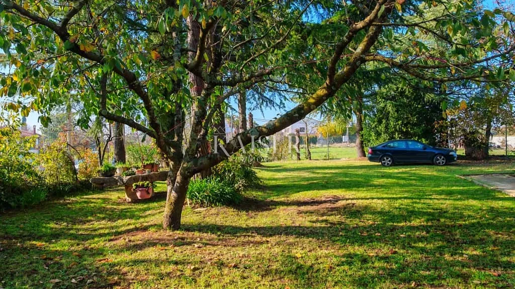 istra,poreč- kuća 200m2 s građevinskom parcelom 2600m2 - slika 13