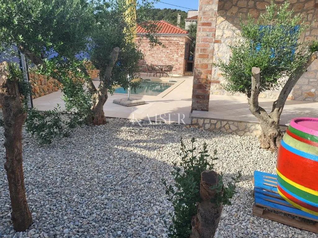 autentična kamena vila s bazenom, samo 30 metara od mora, otok pašman – ždrelac - slika 33