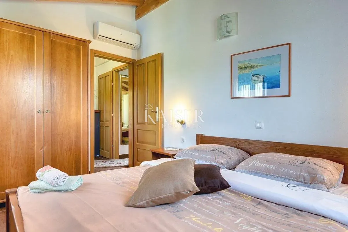 istra, pazin okolica - kuća 270m2 sa bazenom i prekrasnom okućnicom - slika 26