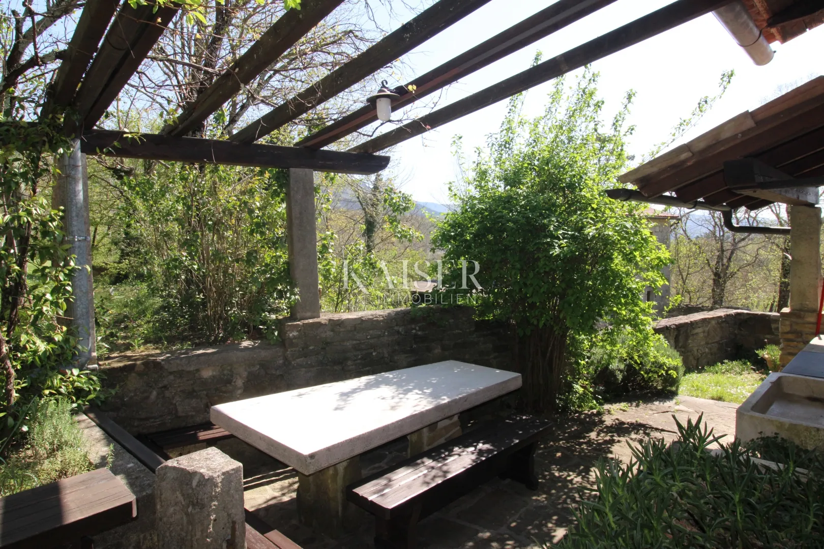 istra - buzet, kuća sa imanjem na 20000 m2 - slika 9