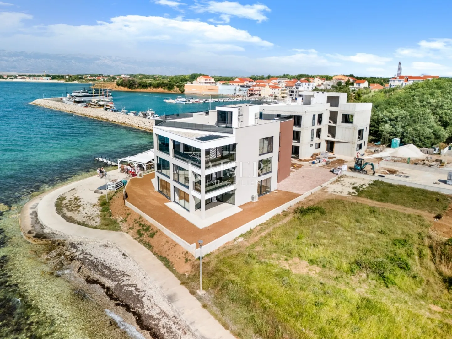 Zadar – Privlaka | Dvoetažni stan prvi red do mora s terasom i pogledom na more