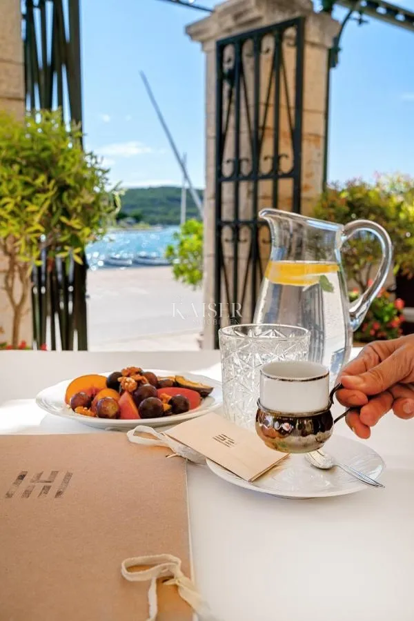 šibenik - hotel prvi red do mora - slika 8
